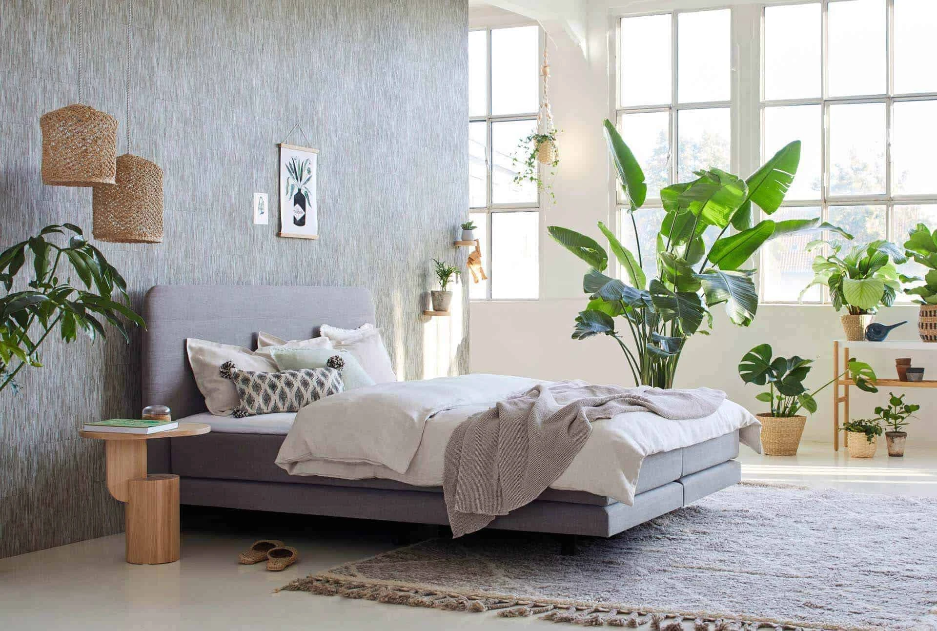 Isabelle by Bico Boxspring Bett Skyline ausgestattet dekoriert in Loft