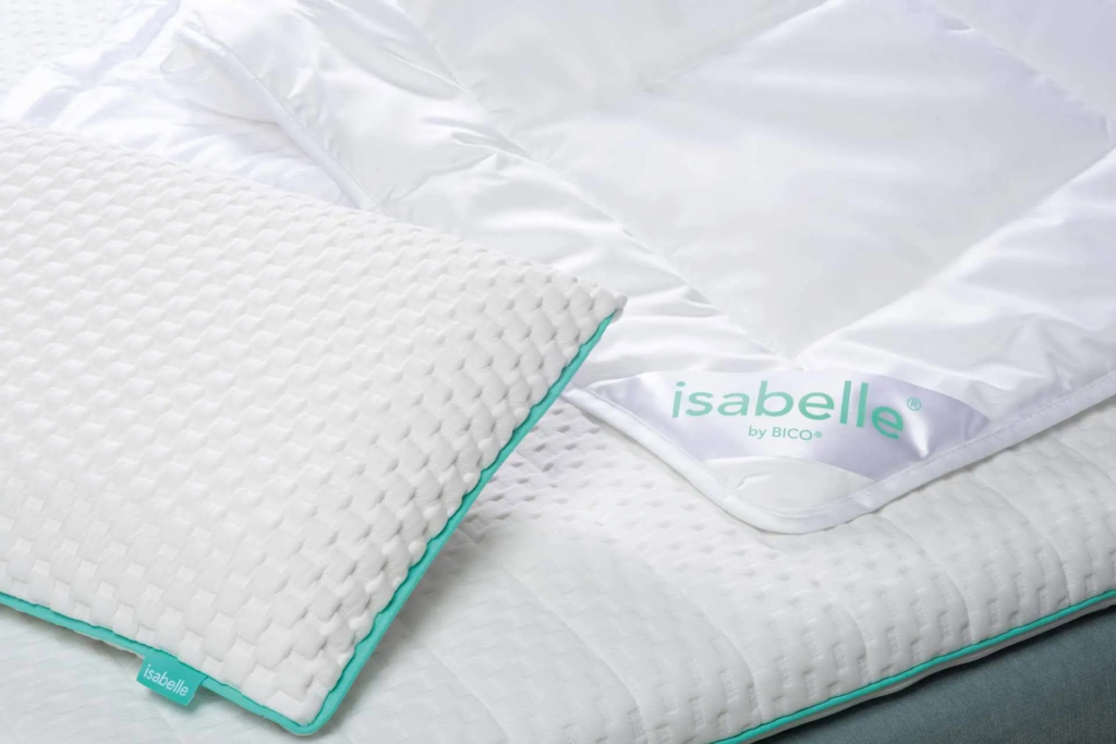 Isabelle by BICO Sommerduvet mit Kissen und Topper eingerichtet