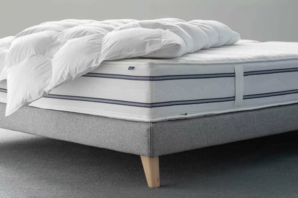 BICO Matratze Climafine h1247 auf Bettgestell mit Duvet