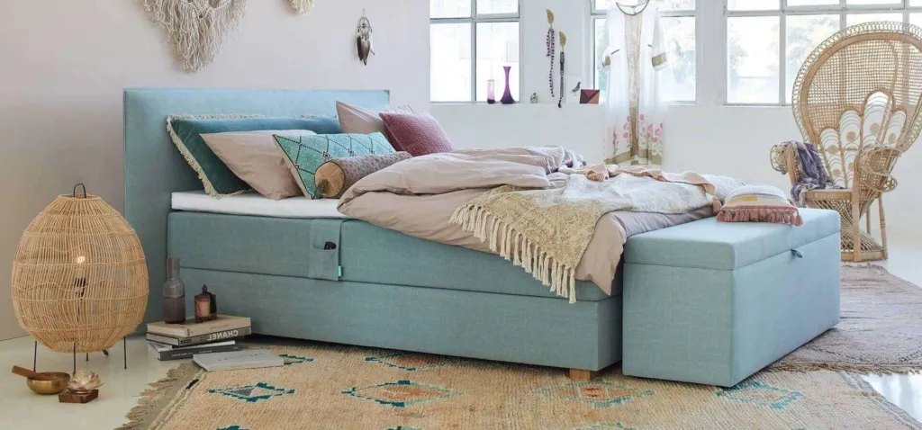 Isabelle by Bico Truhe an Bett