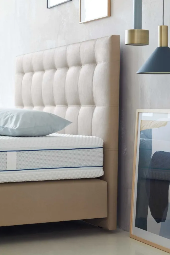 BICO Boxspringbett Isabelle Crossroads Bett beige mit Matratze weiss Kissen