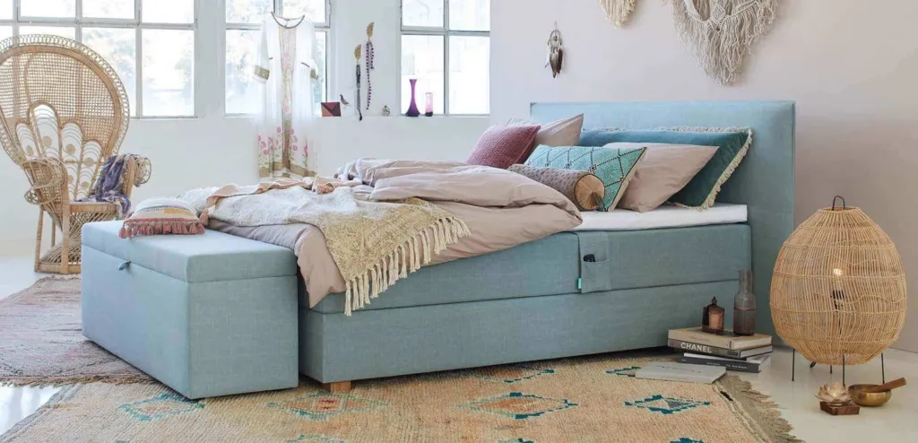 Isabelle by Bico Boxspringbett Butterfly dekoriert in Schlafzimmer