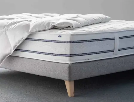 BICO Matratze Masterpro h1252 auf Bettgestell mit Duvet